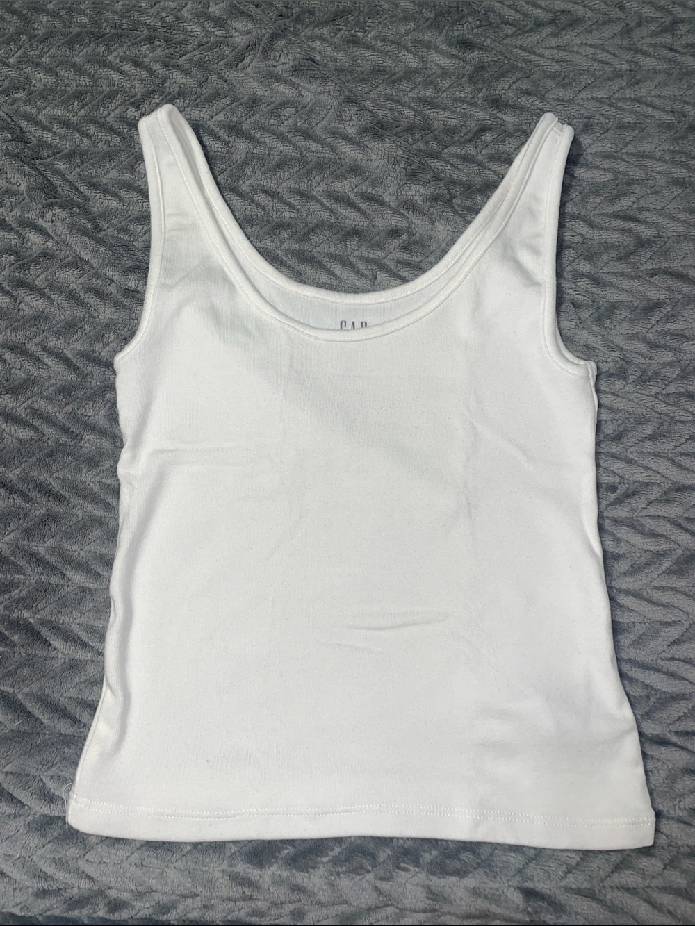GAP Tank Top - Cropped Style